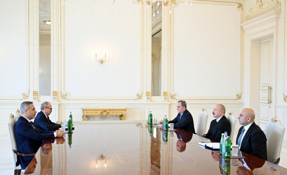 Prezident İlham Əliyev Türkiyənin xarici işlər nazirini qəbul edib<font color=red> - FOTOLAR</font>