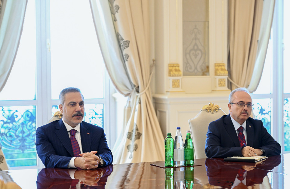 Prezident İlham Əliyev Türkiyənin xarici işlər nazirini qəbul edib<font color=red> - FOTOLAR</font>