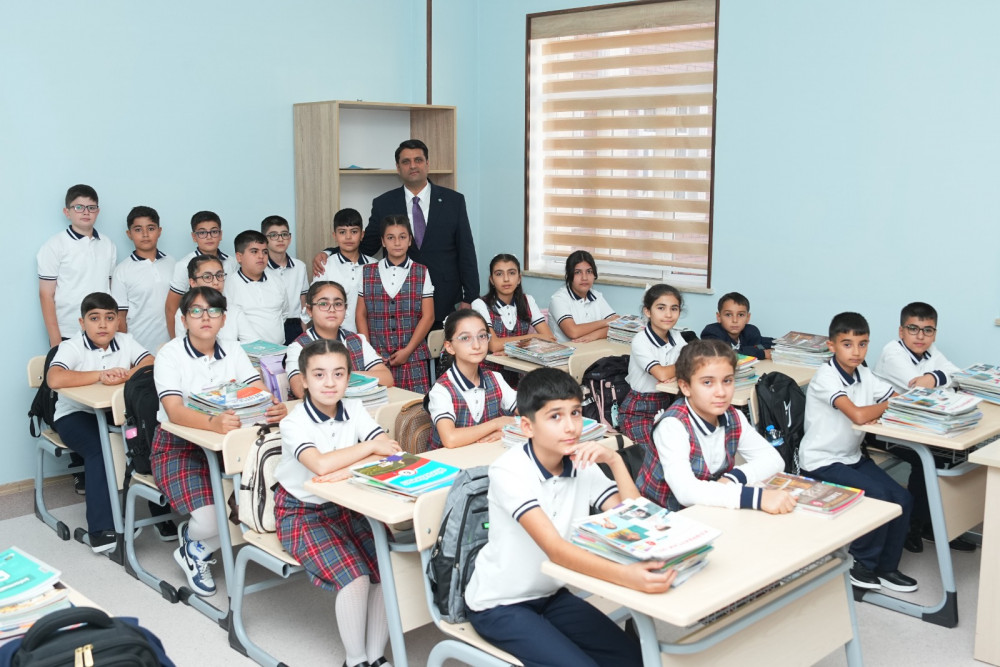NDU-nun Beynəlxalq Məktəbində yeni tədris ilinin ilk zəngi çalınıb<font color=red> - FOTOLAR</font>