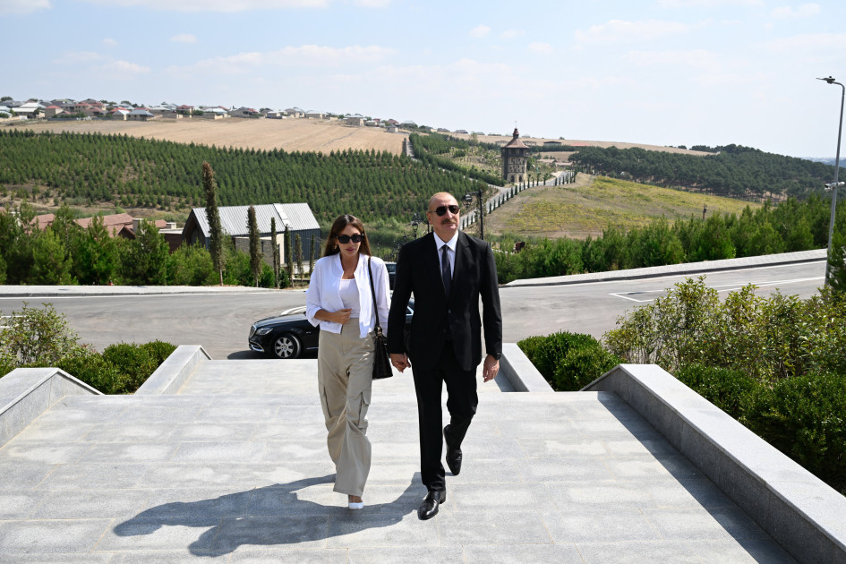 Prezident İlham Əliyev Şamaxıda “Nəsimi Bağları” kompleksi ilə tanış olub<font color=red> - FOTOLAR</font>