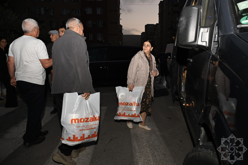 Xankəndi şəhəri və qəsəbəsinə, Xocalı, Ağdərə və Cəbrayılın kəndlərinə növbəti köç karvanları yola salınıb<font color=red> - FOTOLAR</font>