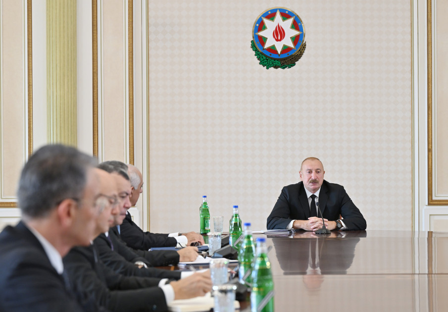 Prezident İlham Əliyevin sədrliyi ilə dağ-mədən və metallurgiya sənayesinin inkişafına dair Dövlət Proqramına həsr olunmuş müşavirə keçirilib <font color='red'> - YENİLƏNƏCƏK</font><font color=red> - FOTOLAR</font>