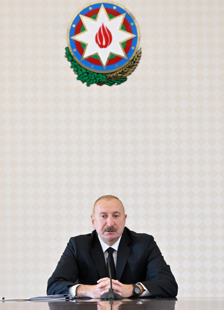 Prezident İlham Əliyevin sədrliyi ilə dağ-mədən və metallurgiya sənayesinin inkişafına dair Dövlət Proqramına həsr olunmuş müşavirə keçirilib <font color='red'> - YENİLƏNƏCƏK</font><font color=red> - FOTOLAR</font>