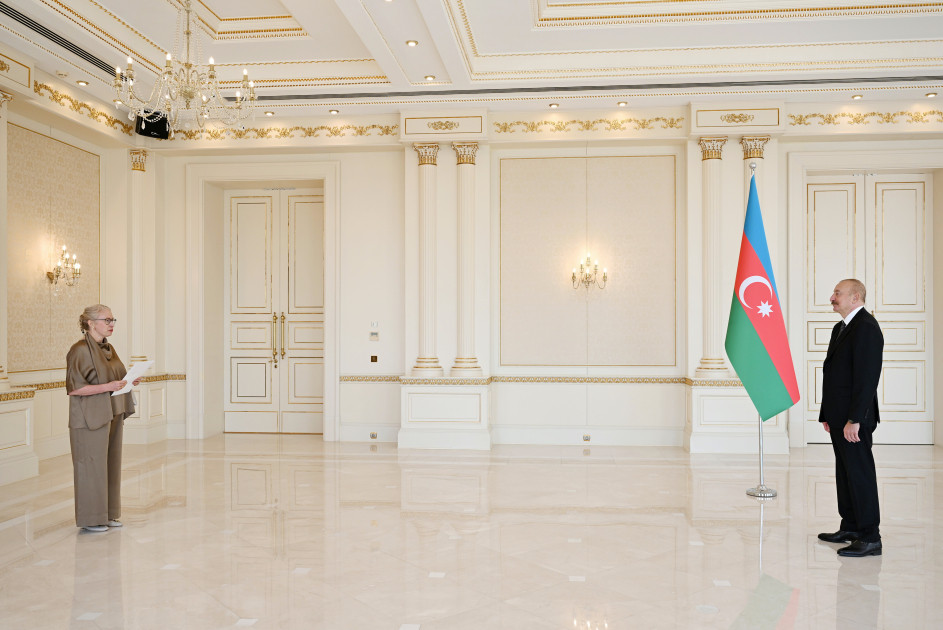 Prezident İlham Əliyev İsveçin Azərbaycanda yeni təyin olunmuş səfirini qəbul edib<font color=red> - FOTOLAR</font>