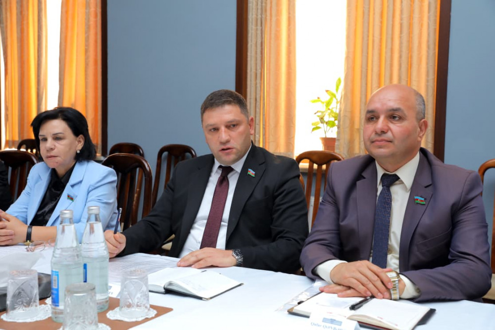 Ali Məclisin Sosial siyasət komitəsinin iclası keçirilib<font color=red> - FOTOLAR</font>