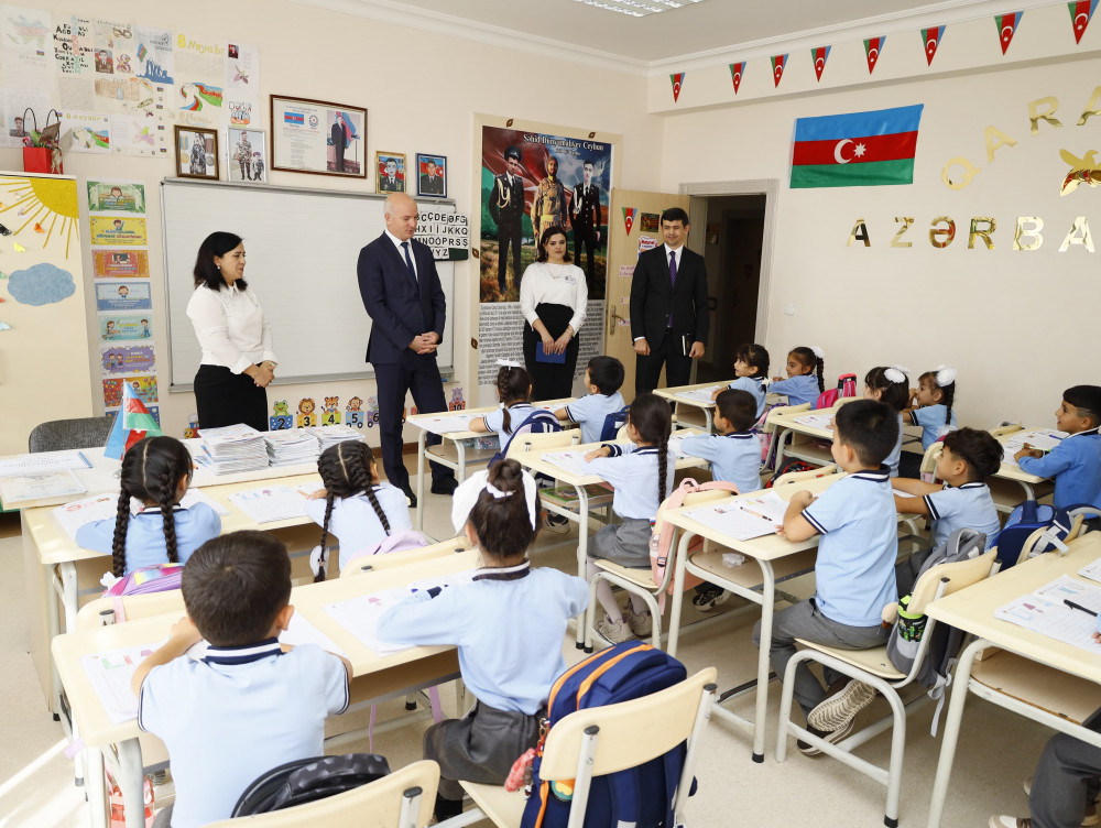 Təhsil naziri şəhid övladı ilə görüşüb<font color=red> - FOTOLAR</font>