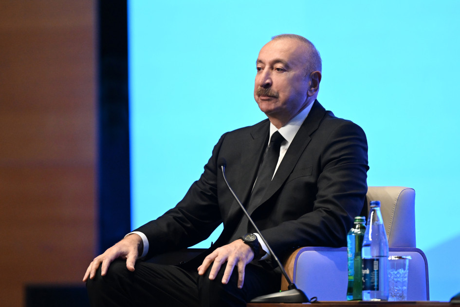 Prezident İlham Əliyev II Azərbaycan Beynəlxalq İnvestisiya Forumu çərçivəsində keçirilən tədbirdə iştirak edir<font color=red> - FOTOLAR</font>