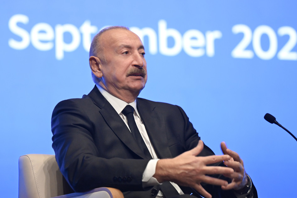 Prezident İlham Əliyev II Azərbaycan Beynəlxalq İnvestisiya Forumu çərçivəsində keçirilən tədbirdə iştirak edir<font color=red> - FOTOLAR</font>