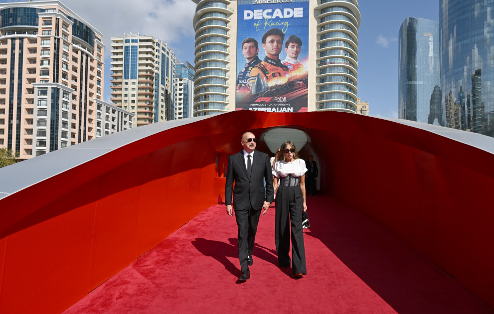 Prezident İlham Əliyev və birinci xanım Mehriban Əliyeva Formula 1 Azərbaycan Qran-Prisinin əsas yarışına baxıblar<font color=red> - FOTOLAR</font>