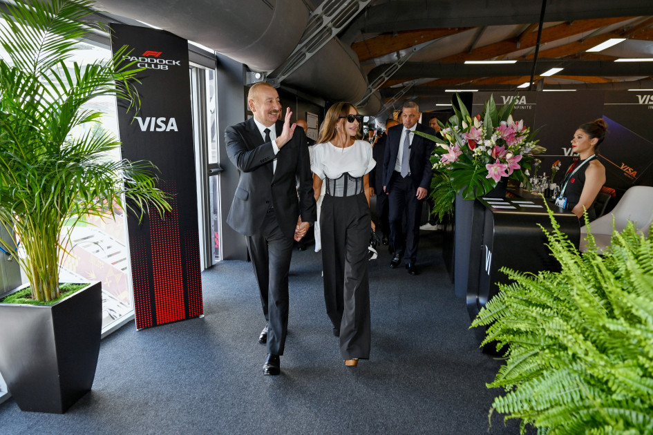 Prezident İlham Əliyev və birinci xanım Mehriban Əliyeva Formula 1 Azərbaycan Qran-Prisinin əsas yarışına baxıblar<font color=red> - FOTOLAR</font>