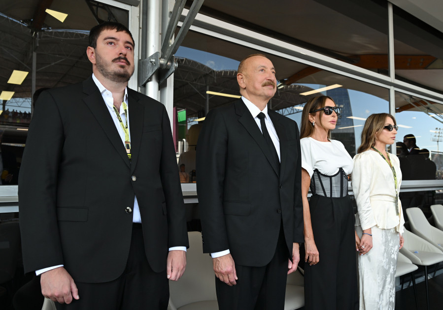 Prezident İlham Əliyev və birinci xanım Mehriban Əliyeva Formula 1 Azərbaycan Qran-Prisinin əsas yarışına baxıblar<font color=red> - FOTOLAR</font>