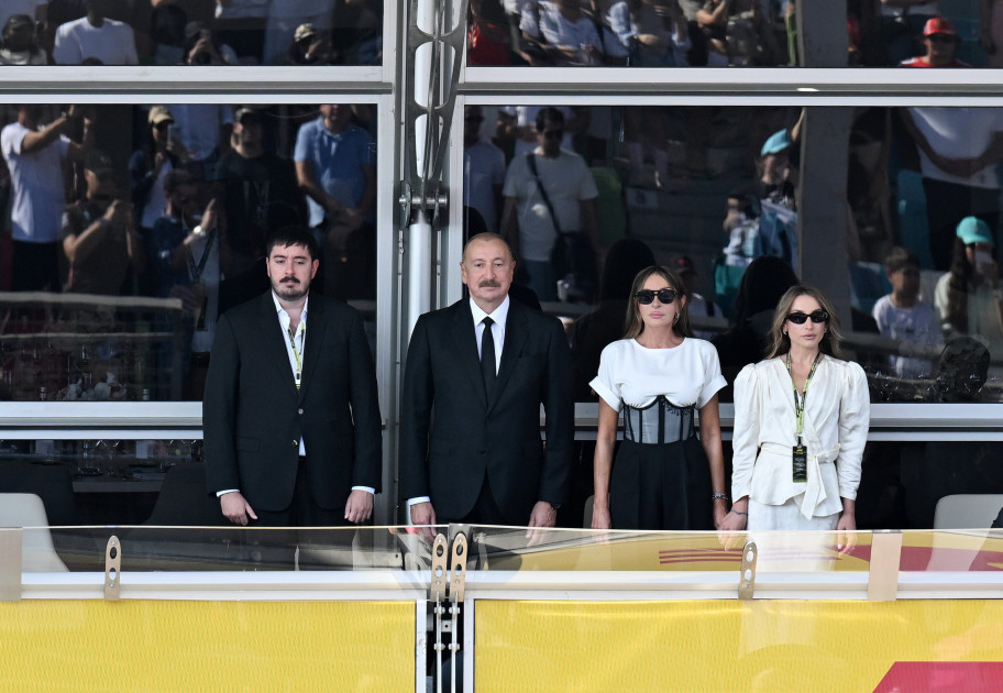 Prezident İlham Əliyev və birinci xanım Mehriban Əliyeva Formula 1 Azərbaycan Qran-Prisinin əsas yarışına baxıblar<font color=red> - FOTOLAR</font>