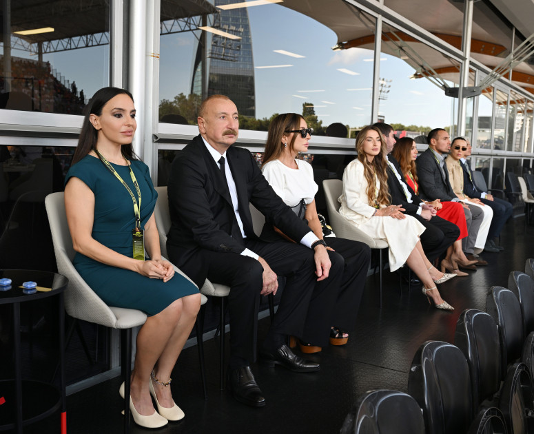 Prezident İlham Əliyev və birinci xanım Mehriban Əliyeva Formula 1 Azərbaycan Qran-Prisinin əsas yarışına baxıblar<font color=red> - FOTOLAR</font>