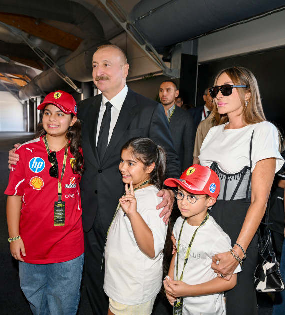 Prezident İlham Əliyev və birinci xanım Mehriban Əliyeva Formula 1 Azərbaycan Qran-Prisinin əsas yarışına baxıblar<font color=red> - FOTOLAR</font>