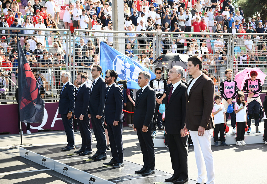 Prezident İlham Əliyev və birinci xanım Mehriban Əliyeva Formula 1 Azərbaycan Qran-Prisinin əsas yarışına baxıblar<font color=red> - FOTOLAR</font>