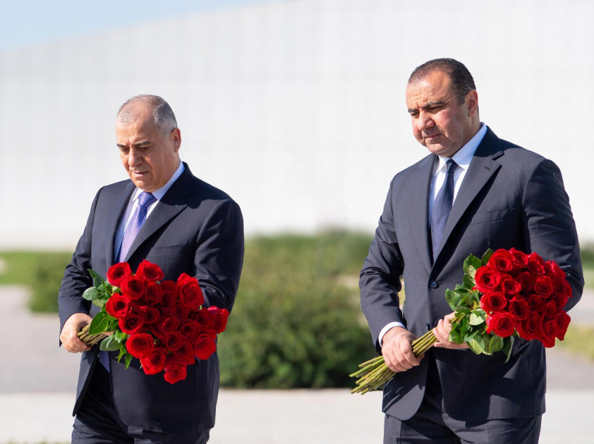 Dövlət Təhlükəsizliyi Xidmətinin və Xarici Kəşfiyyat Xidmətinin rəhbərləri Zəfər parkını ziyarət ediblər<font color=red> - FOTOLAR</font>