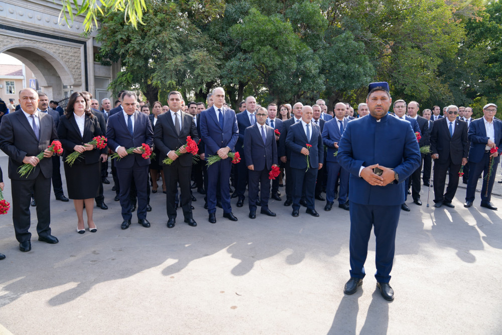 Naxçıvanda şəhidlərin xatirəsi anılıb<font color=red> - FOTOLAR</font>