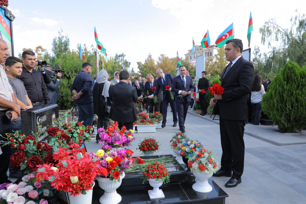 Naxçıvanda şəhidlərin xatirəsi anılıb<font color=red> - FOTOLAR</font>