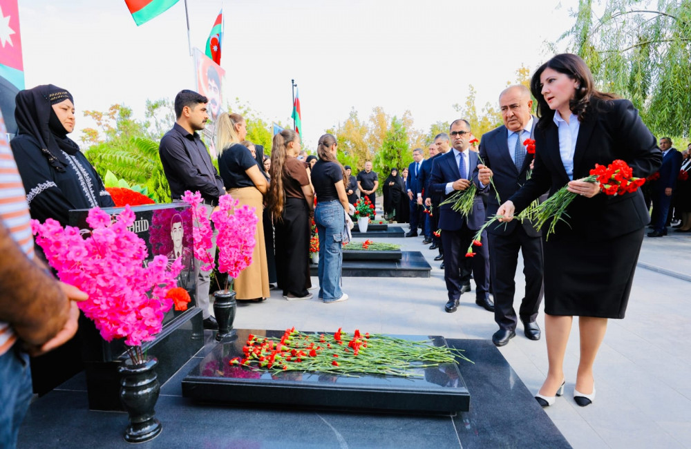 Naxçıvanda şəhidlərin xatirəsi anılıb<font color=red> - FOTOLAR</font>
