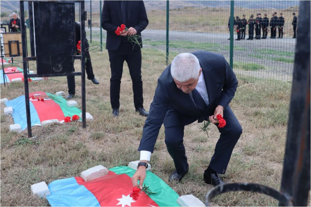 Xocalıda Anım Günü ilə bağlı Şəhidlər xiyabanı ziyarət olunub<font color=red> - FOTOLAR</font>
