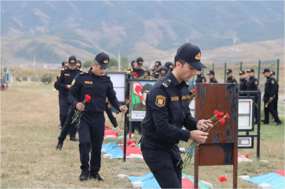 Xocalıda Anım Günü ilə bağlı Şəhidlər xiyabanı ziyarət olunub<font color=red> - FOTOLAR</font>