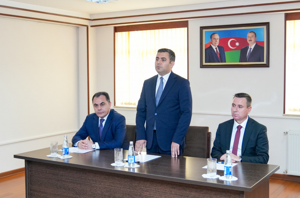 Naxçıvan Muxtar Respublikasının təhsil naziri kollektivə təqdim olunub<font color=red> - FOTOLAR</font>