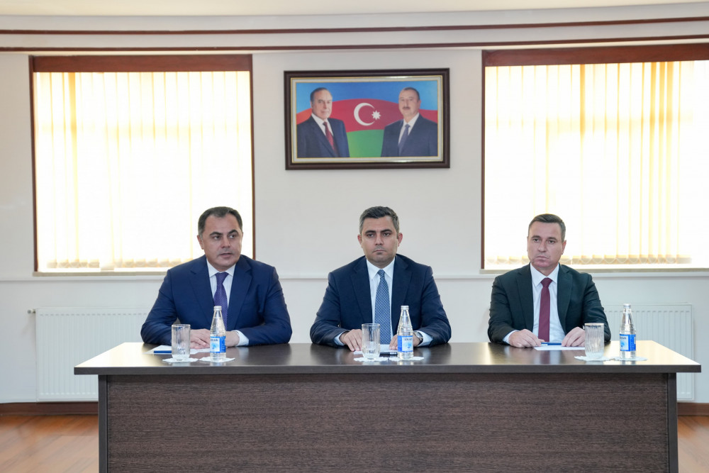 Naxçıvan Muxtar Respublikasının təhsil naziri kollektivə təqdim olunub<font color=red> - FOTOLAR</font>