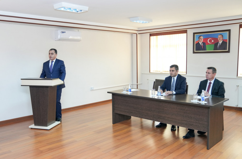 Naxçıvan Muxtar Respublikasının təhsil naziri kollektivə təqdim olunub<font color=red> - FOTOLAR</font>