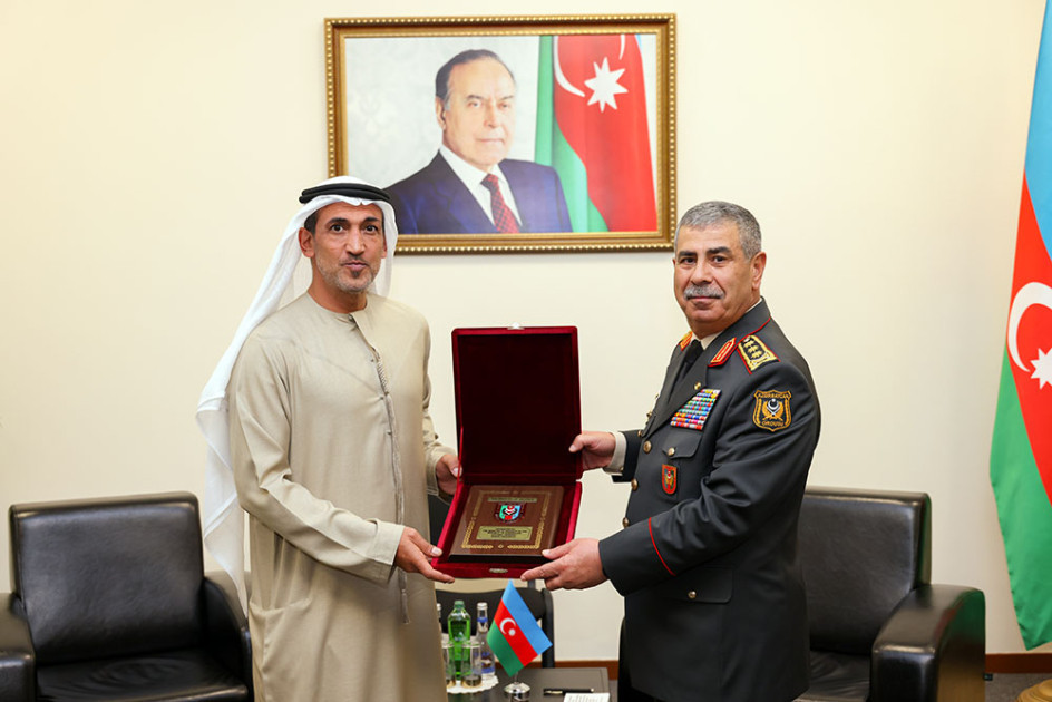 Azərbaycan və BƏƏ arasında hərbi-texniki sahədə əlaqələrin inkişaf perspektivləri müzakirə edilib<font color=red> - FOTOLAR</font>