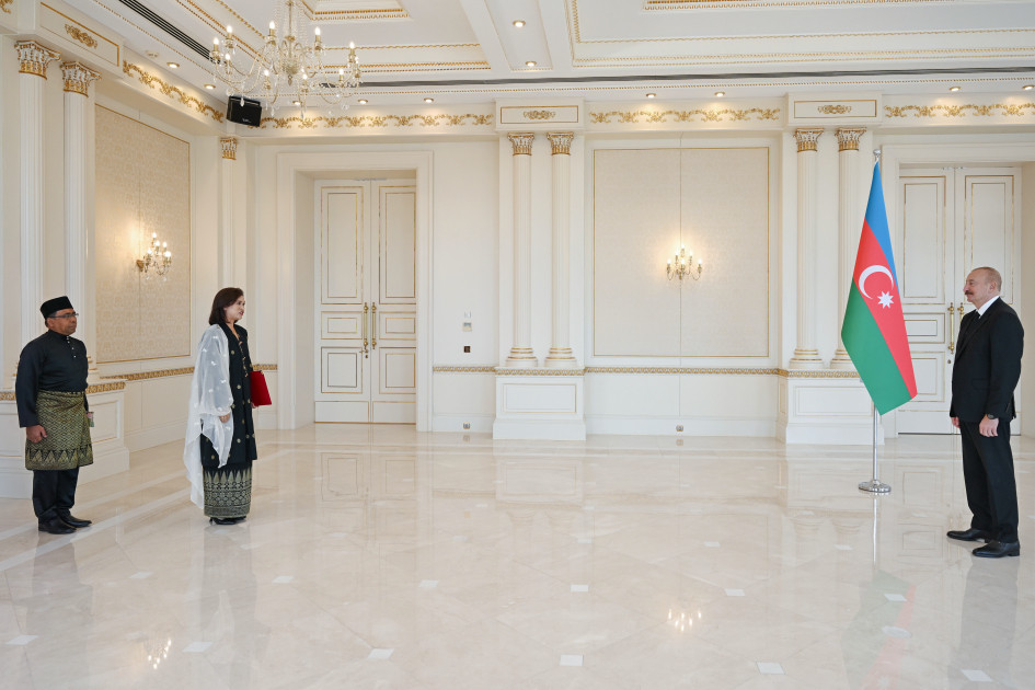Prezident İlham Əliyev Malayziyanın Azərbaycanda yeni təyin olunmuş səfirini qəbul edib<font color=red> - FOTOLAR</font>