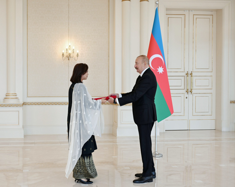 Prezident İlham Əliyev Malayziyanın Azərbaycanda yeni təyin olunmuş səfirini qəbul edib<font color=red> - FOTOLAR</font>