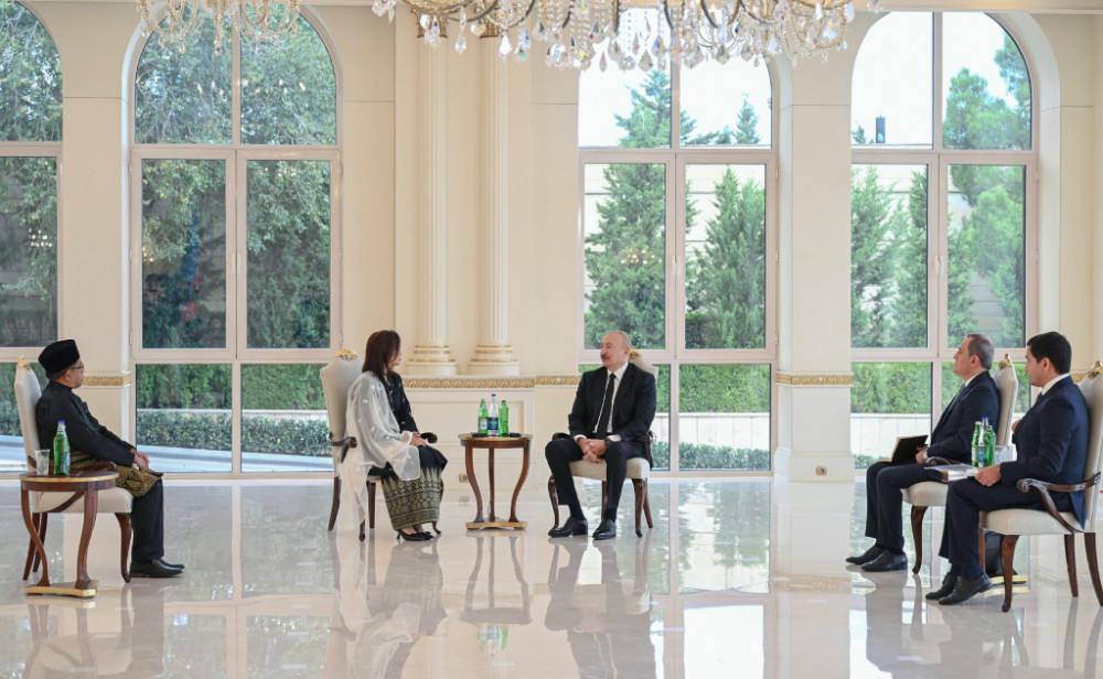 Prezident İlham Əliyev Malayziyanın Azərbaycanda yeni təyin olunmuş səfirini qəbul edib<font color=red> - FOTOLAR</font>