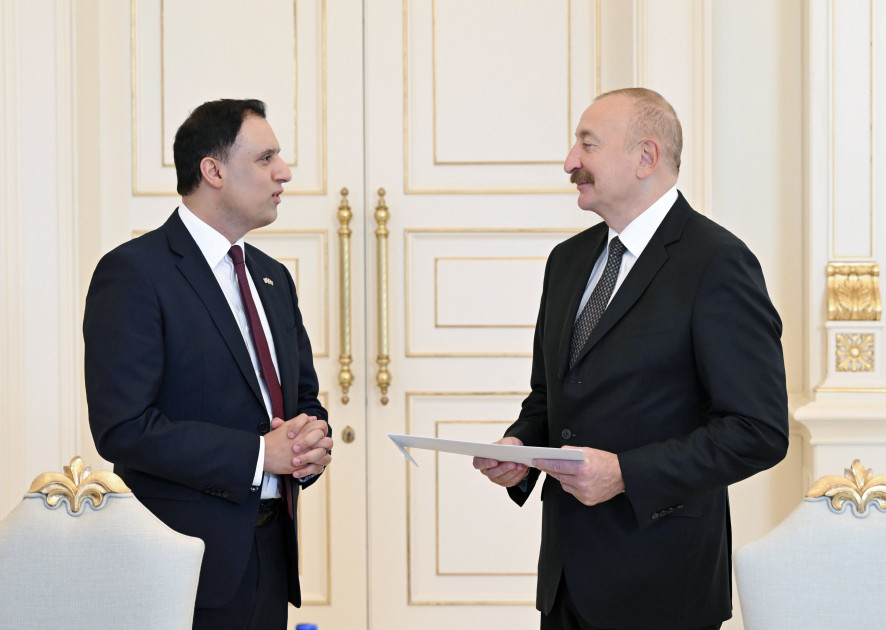 Prezident İlham Əliyev Böyük Britaniyanın ticarət üzrə dövlət nazirini qəbul edib<font color='red'> - YENİLƏNƏCƏK</font><font color=red> - FOTOLAR</font>