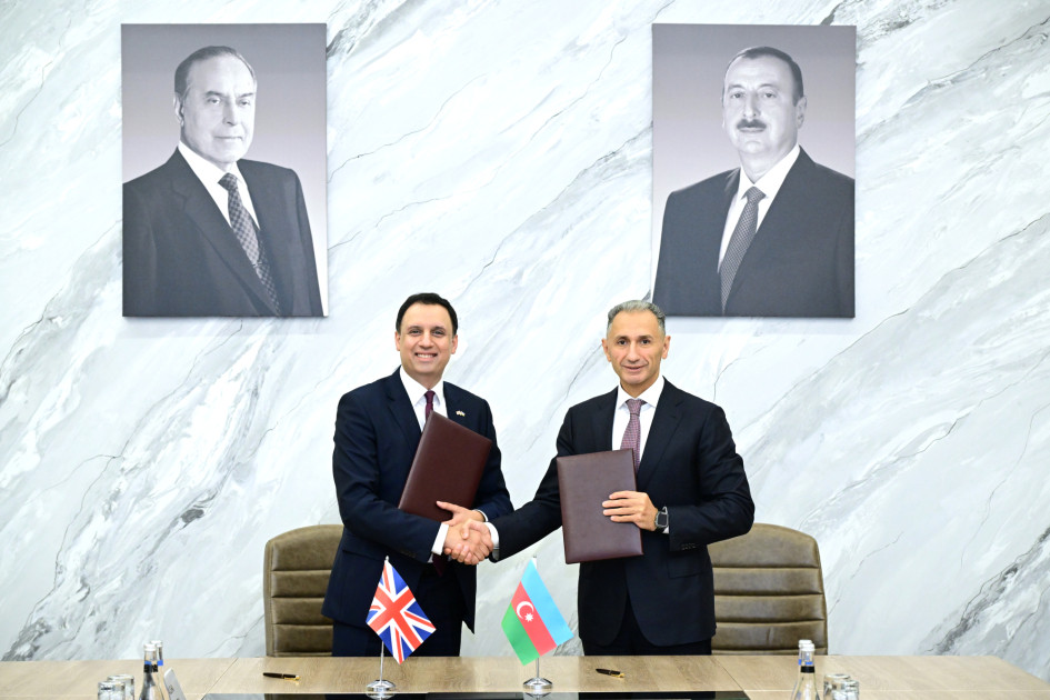 Azərbaycan Britaniya ilə nəqliyyat və rəqəmsal inkişaf üzrə əməkdaşlıq barədə memorandum imzalayıb<font color=red> - FOTOLAR</font>