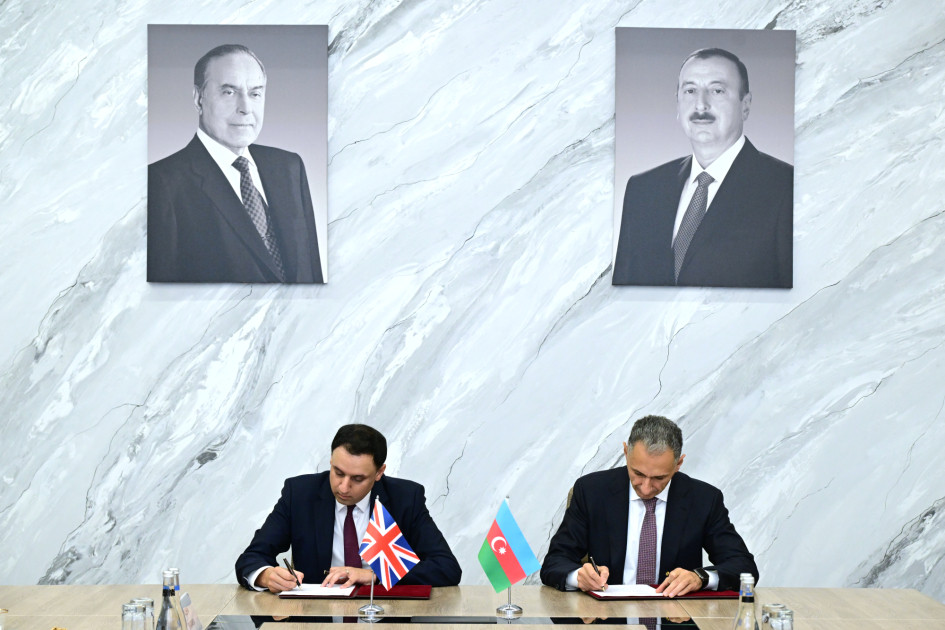 Azərbaycan Britaniya ilə nəqliyyat və rəqəmsal inkişaf üzrə əməkdaşlıq barədə memorandum imzalayıb<font color=red> - FOTOLAR</font>