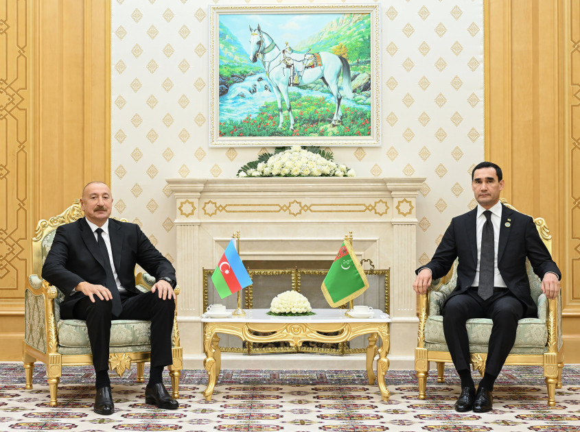 Türkmənbaşı şəhərində Prezident İlham Əliyevin Türkmənistan Prezidenti ilə görüşü olub<font color=red> - FOTOLAR</font>