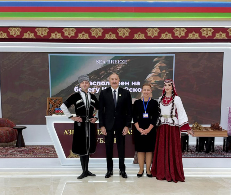 Prezident İlham Əliyev Türkmənbaşıda MDB-nin iştirakçı ölkələrinin milli stendləri ilə tanış olub<font color=red> - FOTOLAR</font>