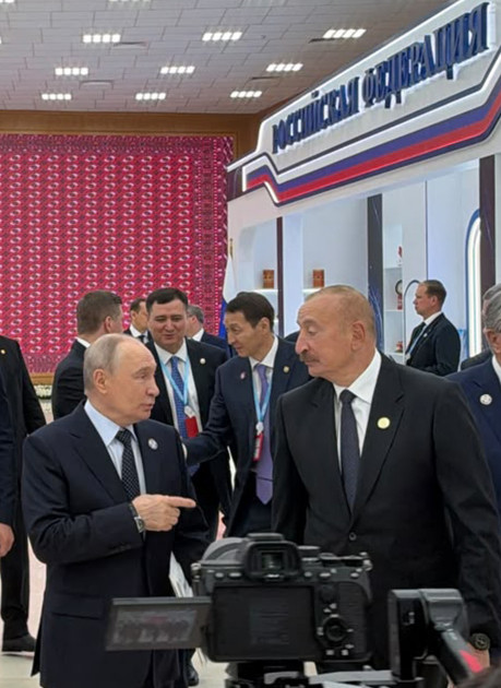 Prezident İlham Əliyev Türkmənbaşıda MDB-nin iştirakçı ölkələrinin milli stendləri ilə tanış olub<font color=red> - FOTOLAR</font>