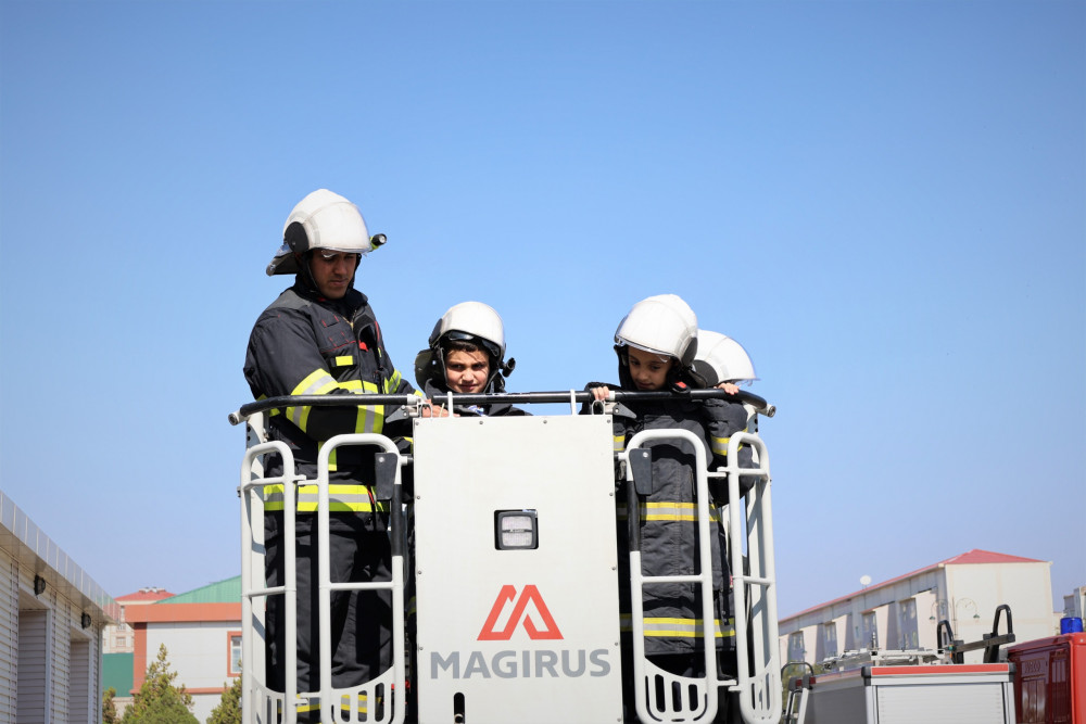 Naxçıvan Şəhər Dövlət Yanğından Mühafizə Hissəsində “açıq qapı günü” tədbiri keçirilib<font color=red> - FOTOLAR</font>