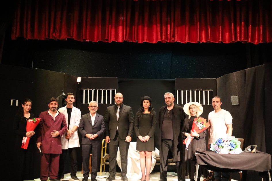 Naxçıvanda Ərzurum Şəhər Teatrının “Madmazelin pişiyi” tamaşası nümayiş olunub<font color=red> - FOTOLAR</font>