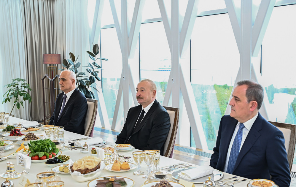 Prezident İlham Əliyev və Rusiyanın Çeçenistan Respublikasının başçısı birgə nahar ediblər<font color=red> - FOTOLAR</font>