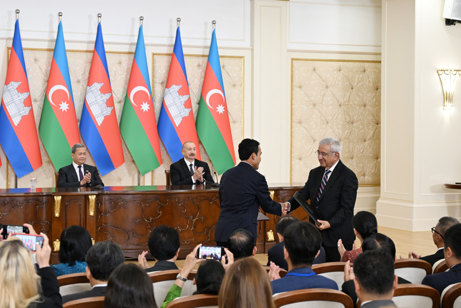 Azərbaycan-Kamboca sənədləri mübadilə olunub<font color='red'> - YENİLƏNİB</font><font color=red> - FOTOLAR</font>