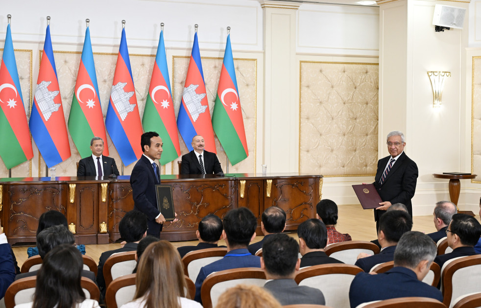 Azərbaycan-Kamboca sənədləri mübadilə olunub<font color='red'> - YENİLƏNİB</font><font color=red> - FOTOLAR</font>