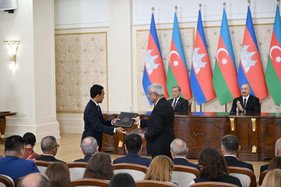 Azərbaycan-Kamboca sənədləri mübadilə olunub<font color='red'> - YENİLƏNİB</font><font color=red> - FOTOLAR</font>