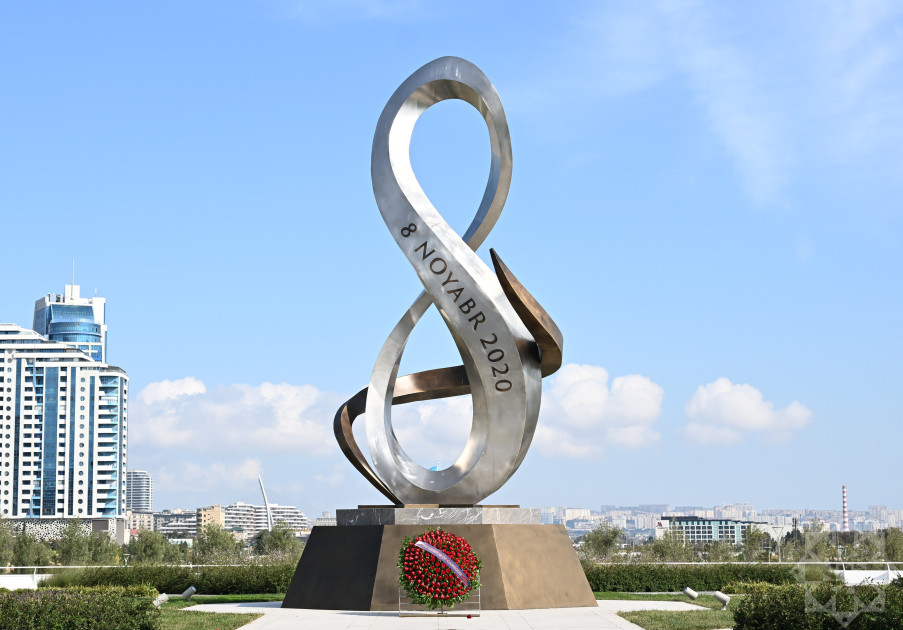 Kambocanın Baş naziri Zəfər parkını ziyarət edib<font color=red> - FOTOLAR</font>
