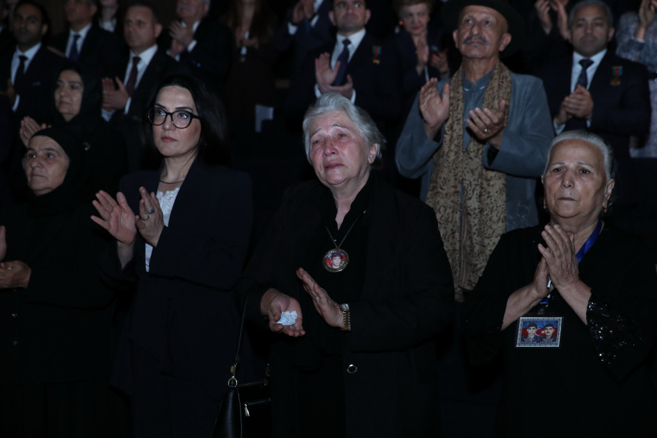 Azərbaycanın nəhəng kinematoqrafiya layihələrindən birinin – “44” bədii filminin premyerası olub<font color=red> - FOTOLAR</font>
