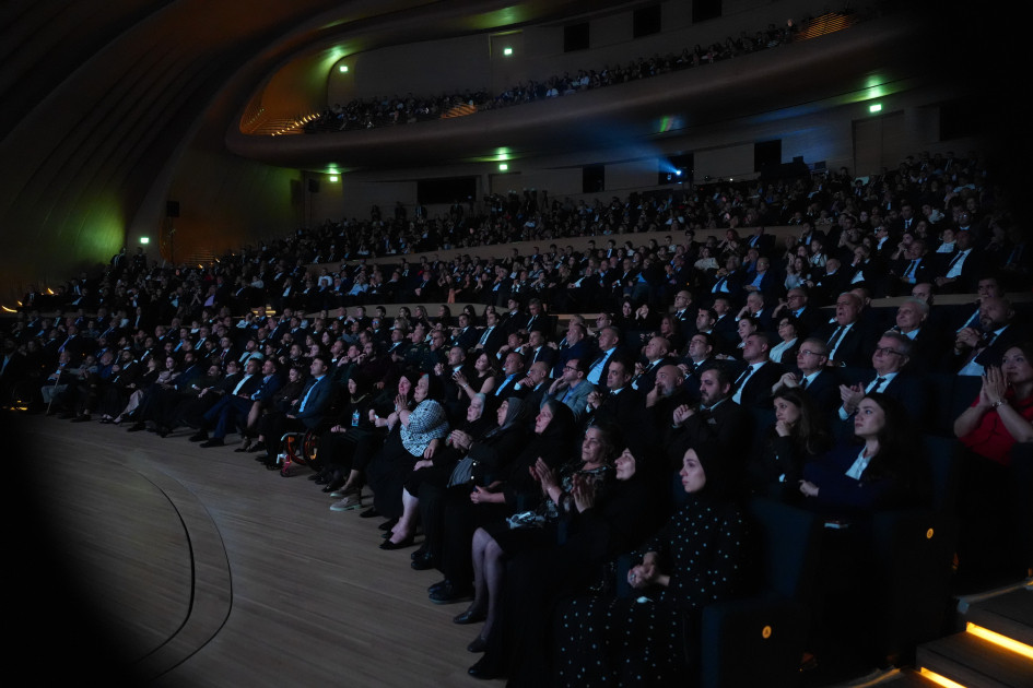 Azərbaycanın nəhəng kinematoqrafiya layihələrindən birinin – “44” bədii filminin premyerası olub<font color=red> - FOTOLAR</font>