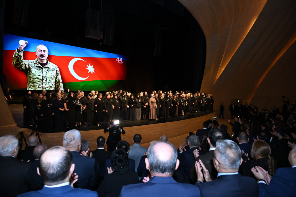 Azərbaycanın nəhəng kinematoqrafiya layihələrindən birinin – “44” bədii filminin premyerası olub<font color=red> - FOTOLAR</font>