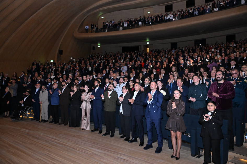Azərbaycanın nəhəng kinematoqrafiya layihələrindən birinin – “44” bədii filminin premyerası olub<font color=red> - FOTOLAR</font>