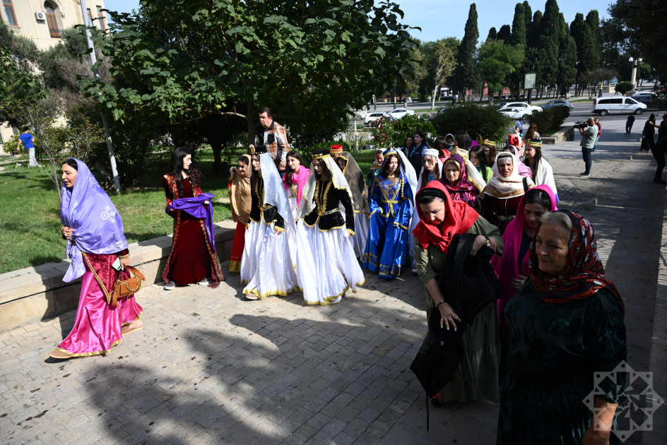 QHT-lərin təşəbbüsü ilə Bakıda kəlağayının təbliğinə həsr edilən yürüş keçirilib<font color=red> - FOTOLAR</font>